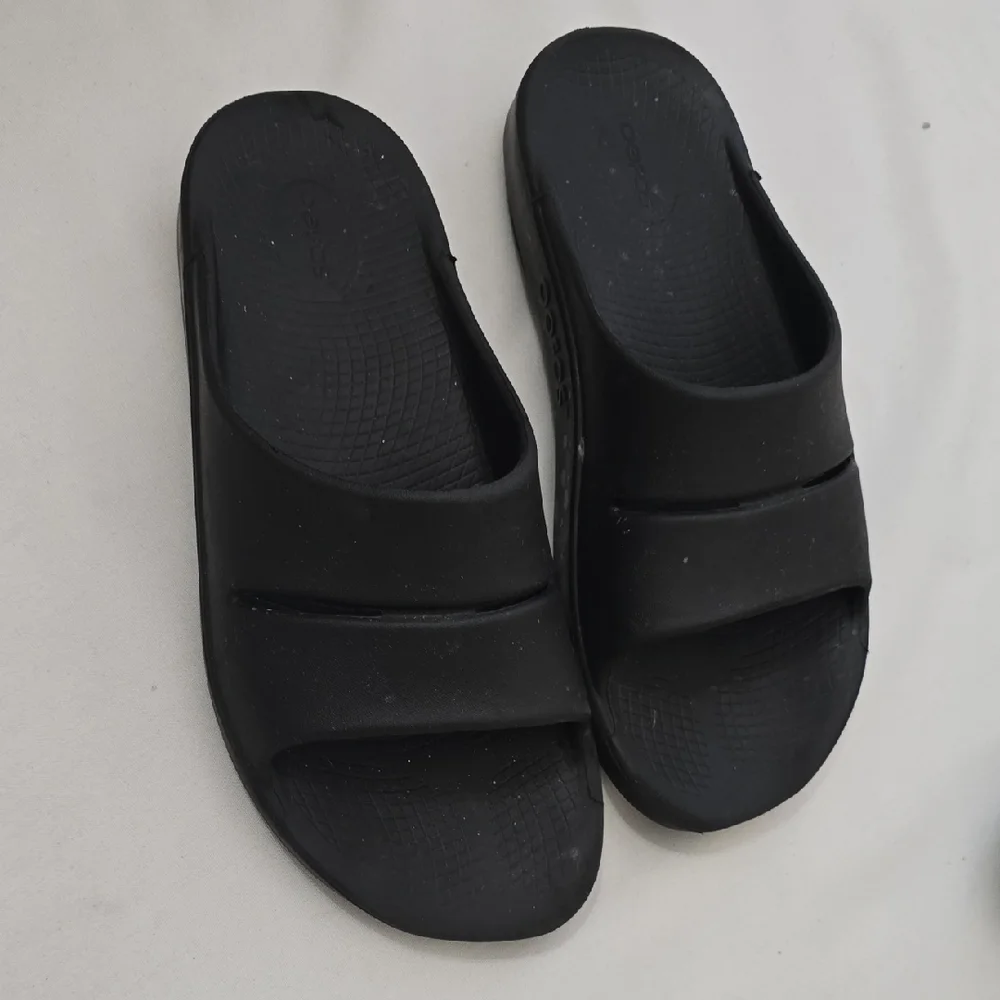 OOFOS Black Slide Sandals‎ M12, W14